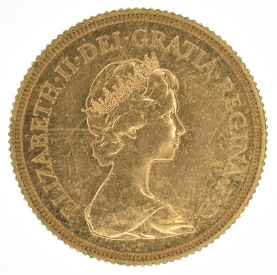 Lot 89 - Queen Elizabeth II, Sovereigns, 1974, EF (3).