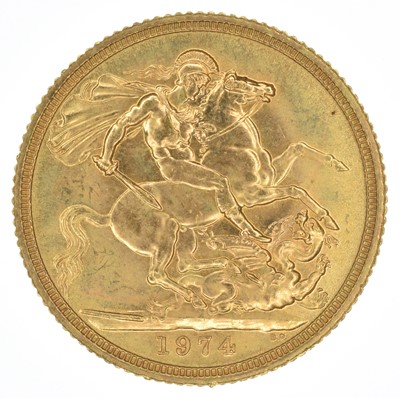 Lot 89 - Queen Elizabeth II, Sovereigns, 1974, EF (3).