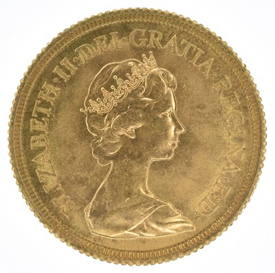 Lot 89 - Queen Elizabeth II, Sovereigns, 1974, EF (3).