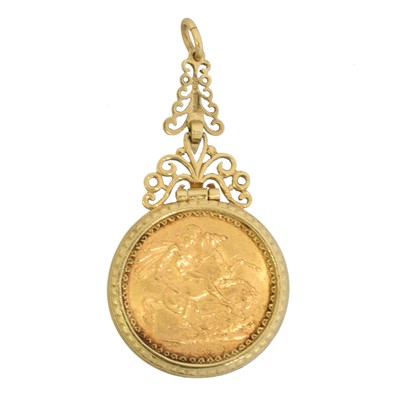 Lot 44 - A sovereign pendant