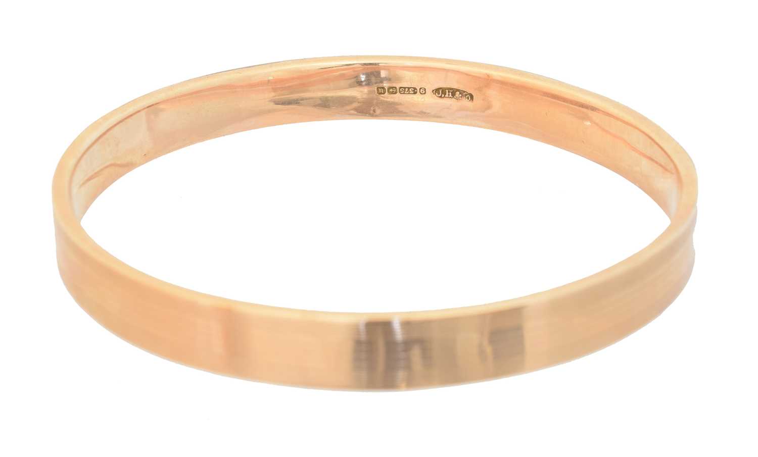 Lot 43 - A 9ct gold bangle