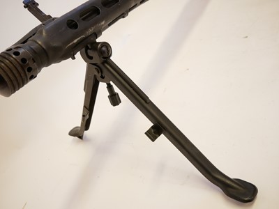 Lot 70 - Deactivated MG53 belt fed machine gun