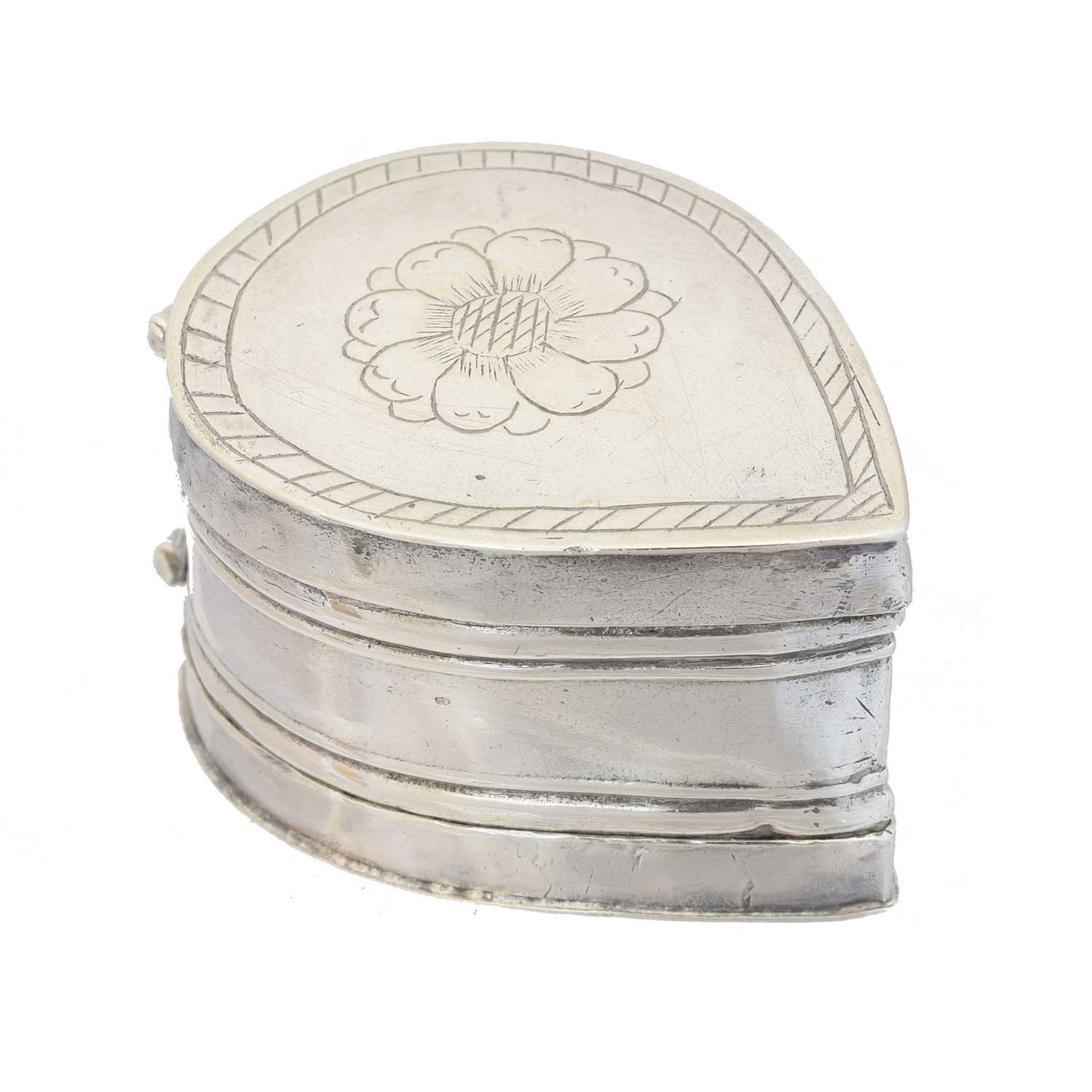 Lot 1 - A late 17th century silver nutmeg grater
