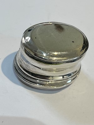 Lot 6 - A George III silver nutmeg grater
