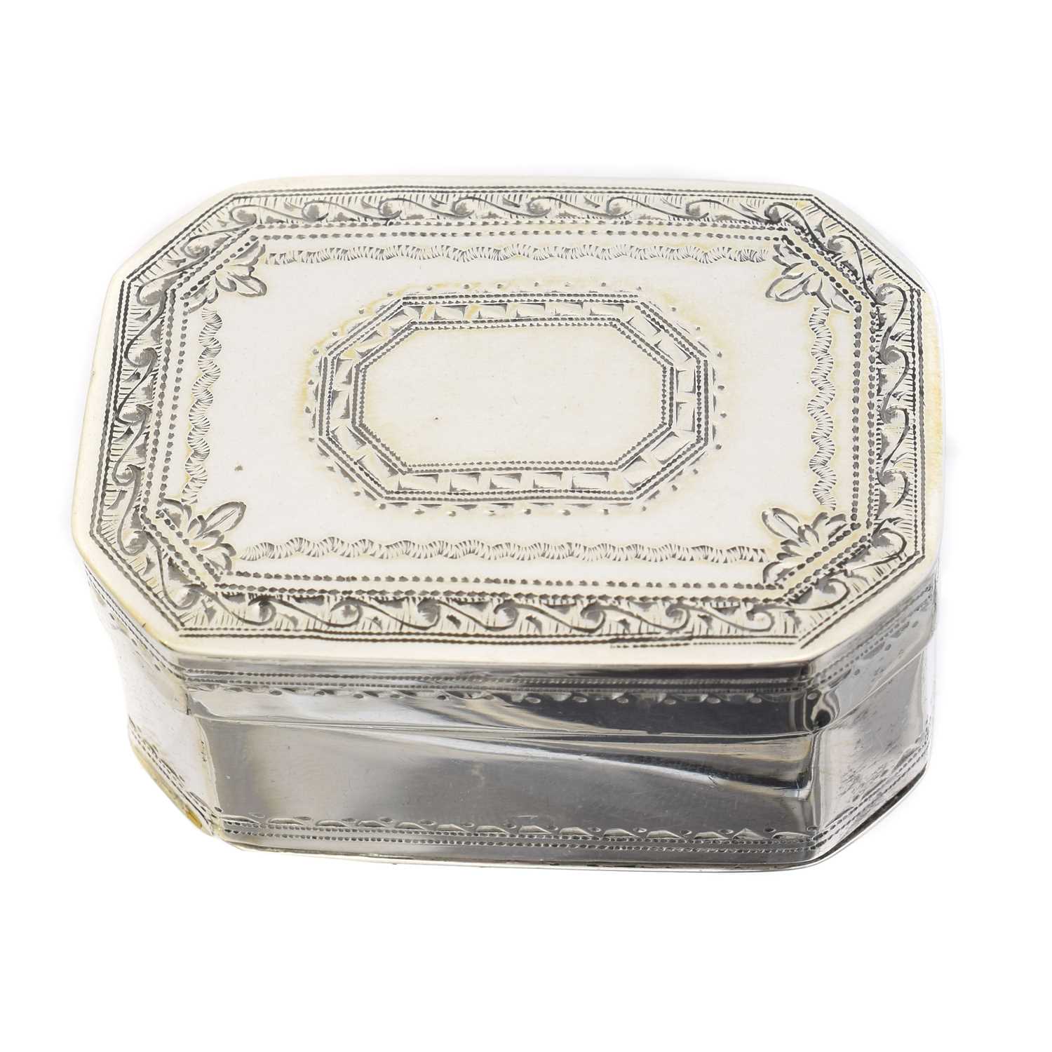 Lot 15 - A George III silver nutmeg grater