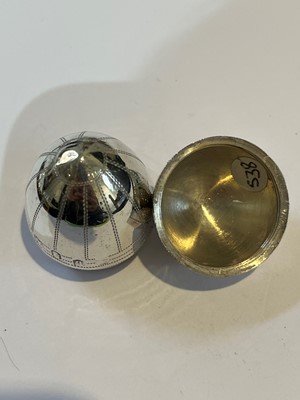Lot 11 - A George III silver nutmeg grater