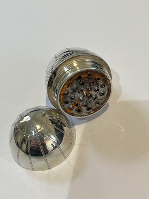 Lot 11 - A George III silver nutmeg grater