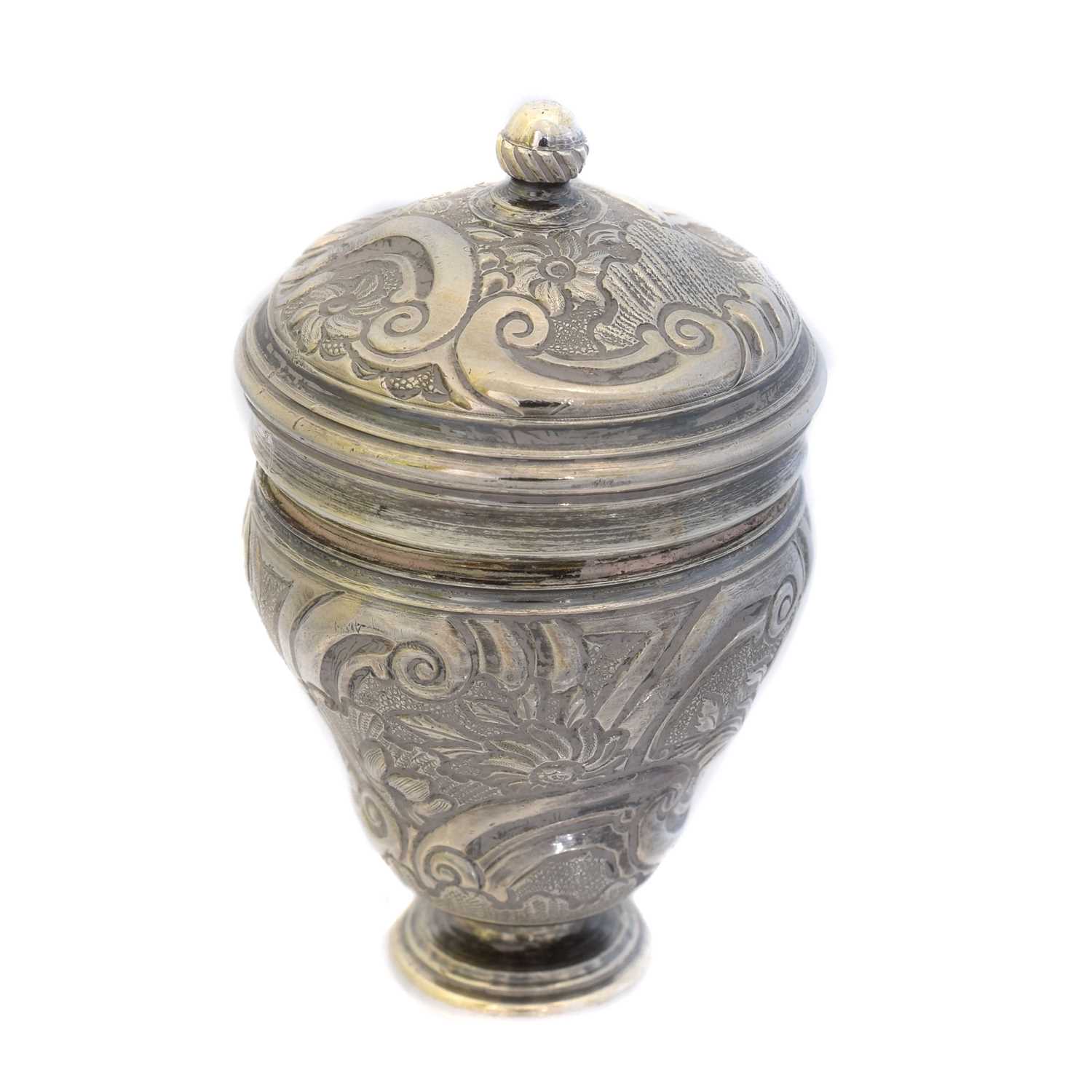 Lot 43 - A George III silver nutmeg grater