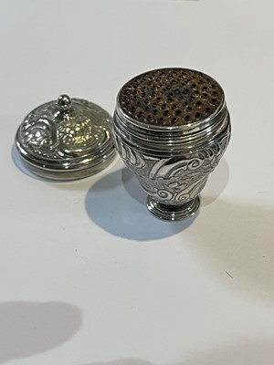 Lot 43 - A George III silver nutmeg grater