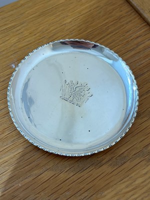 Lot 7 - A George III silver wine funnel stand