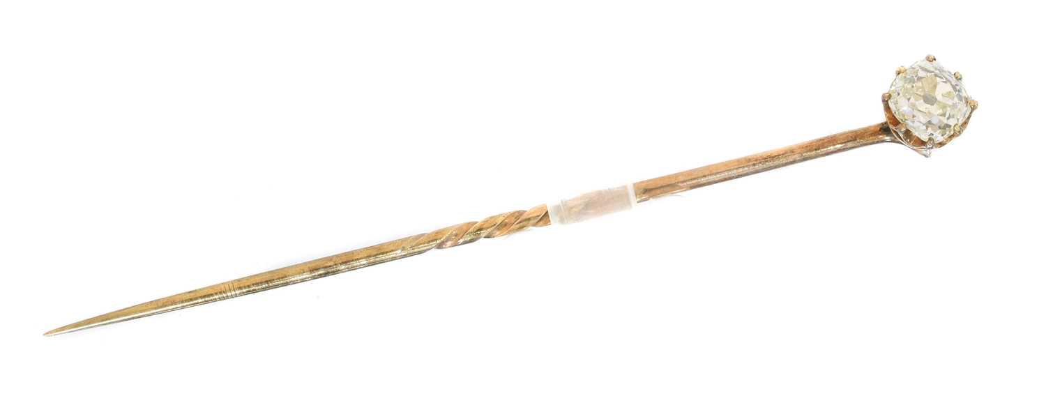 Lot 19 - A diamond stickpin