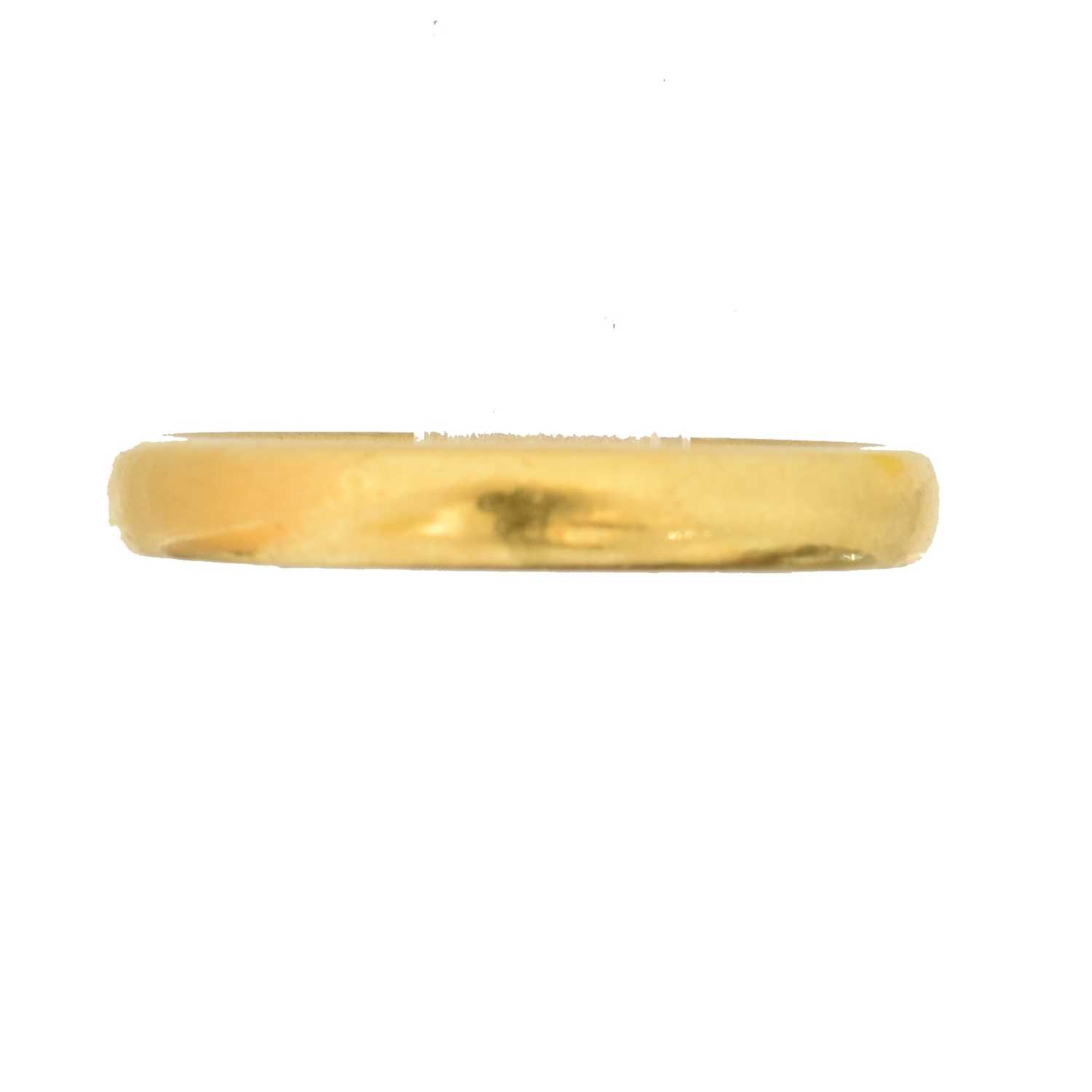 Lot 66 - A 22ct gold band ring