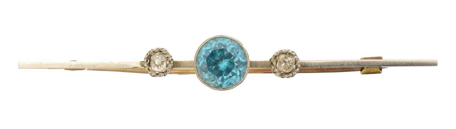 Lot 3 - An early 20th century zircon bar brooch