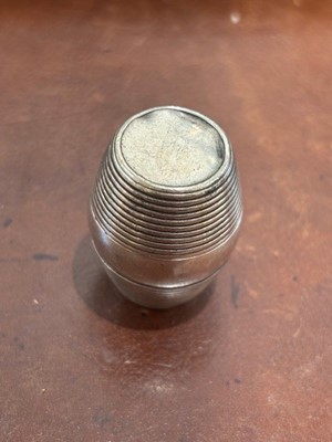 Lot 10 - A Georgian silver nutmeg grater.