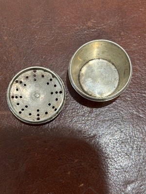 Lot 10 - A Georgian silver nutmeg grater.