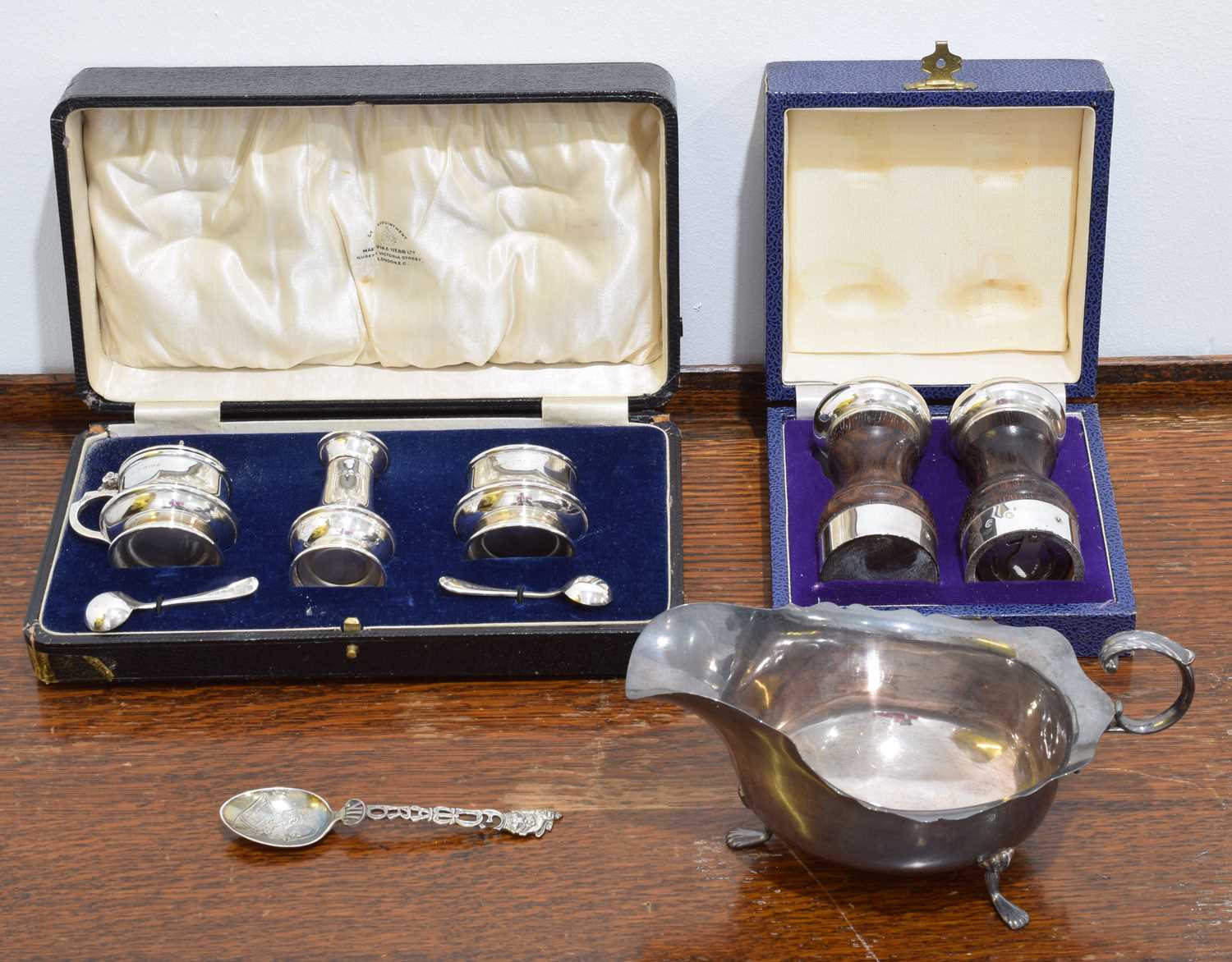 Lot 62 - A selection of silver.
