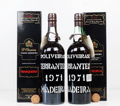 Lot 128 - 2 bottles d’Oliveiras Reserva Frasqueira Vintage 1971 Terrantez