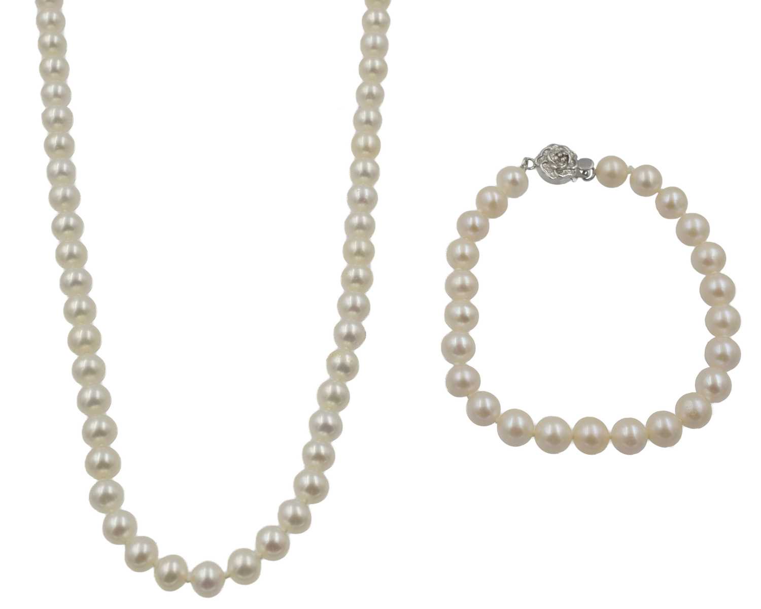 Lot An akoya pearl necklace and bracelet