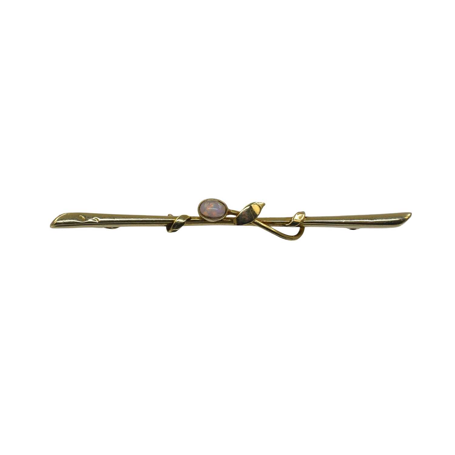 Lot 290 - A 15ct gold and opal Edwardian bar brooch