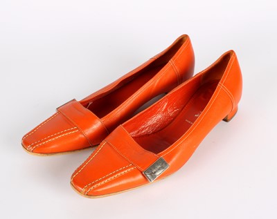 Lot 123 - A pair of Prada shoes