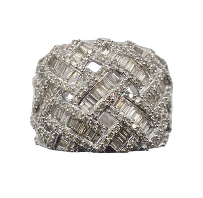 Lot 67 - A hefty 9ct gold and diamond lattice ring