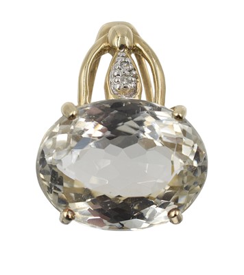 Lot 33 - A 9ct gold and "yellow" kunzite pendant