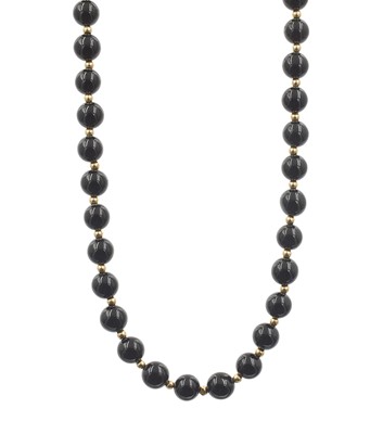 Lot 21 - An onyx bead necklace