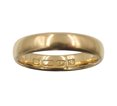 Lot 18 - A 22ct gold wedding band