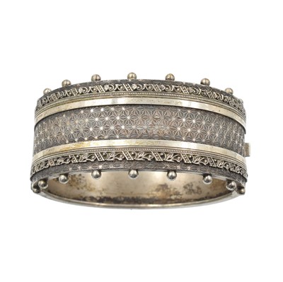 Lot 282 - A Victorian silver cuff bangle