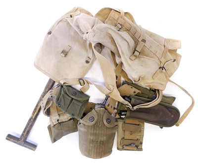 Lot US Doughboy WWI / WWII pack, assembled from...