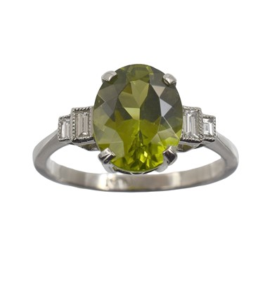 Lot 84 - A Peridot and diamond ring