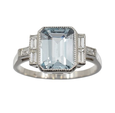 Lot 22 - An Art Deco-style aquamarine and diamond ring
