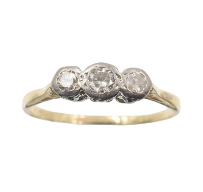 Lot 66 - A three stone diamond ring