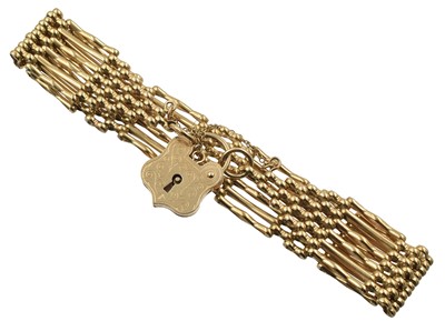 Lot 89 - A 9ct yellow gold gate link bracelet