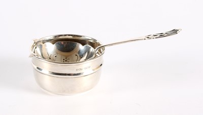 Lot 22 - A George V Silver Tea Strainer and Stand