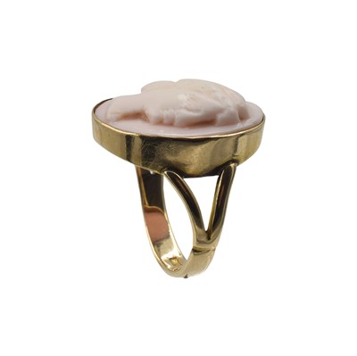 Lot A 9ct yellow gold conch cameo ring