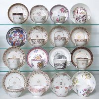 Lot 136 - Sixteen Newhall cups/teabowls and saucers.