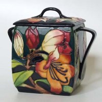 Lot 212 - Moorcroft Pencarrow lidded box.