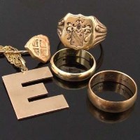 Lot 352 - Group of gold jewellery.