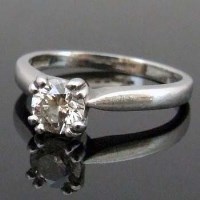 Lot 388 - Single stone diamond platinum ring, 4.9g with GIA