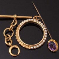 Lot 393 - 18ct gold t bar, 15ct gold pendant rim, stick