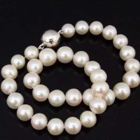 Lot 404 - Freshwater white pearl choker necklace, 12mm, on